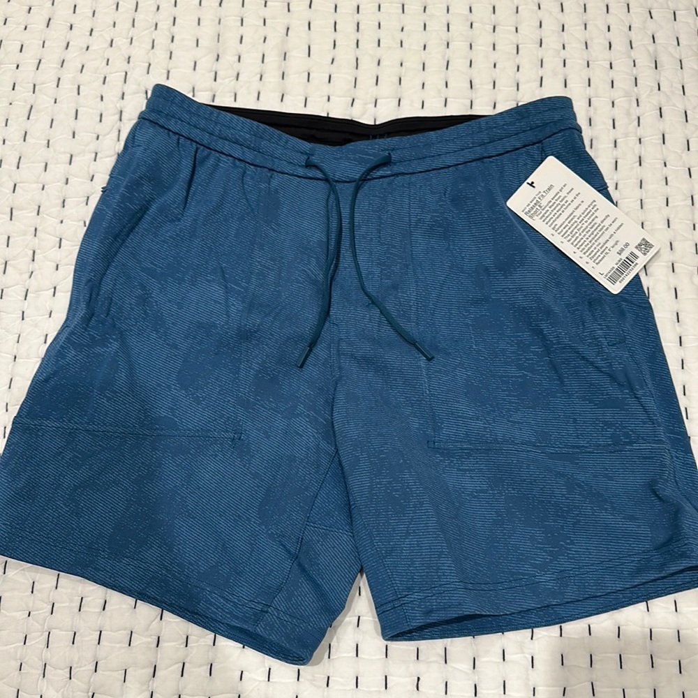 Relaxed fit train short 8”